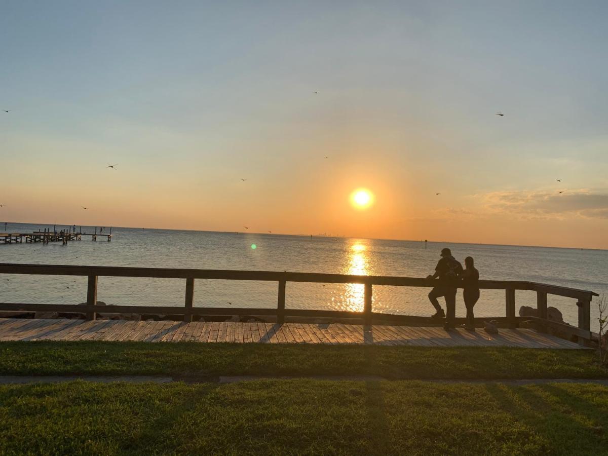 Tampa Bay, Beach Step Away, Wifi, Free Parking,Pools, Jacuzzi Ruskin Exterior foto